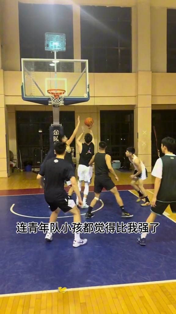 j9九游真人游戏第一平台节奏大师！郭艾伦一顿操作教育青年队球员：我的未来还美好吗？