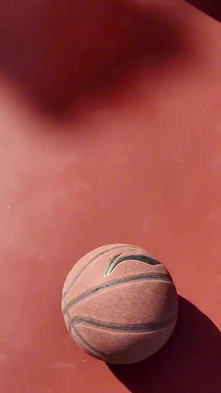 九游会·j9官方网站刘禹彤晒日常随笔：左手捧花&右手控球 清明的思念也是与万物重逢