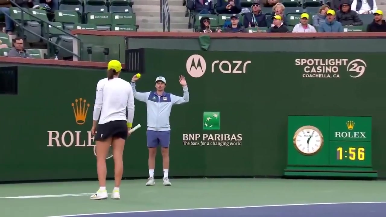 ag九游会亚洲真人第一品牌斯瓦泰克回应发怒砸球：我只是想表达沮丧情绪 已向球童道歉