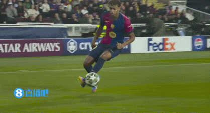 j9九游真人游戏第一平台半场-巴萨1-0多特 库巴西助攻拉菲破门亚马尔造险吉拉西失良机