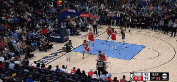 九游会j9官网真人游戏第一品牌一飞冲天！兰德尔强投不中 爱德华兹腾空暴起单臂将球砸进篮筐