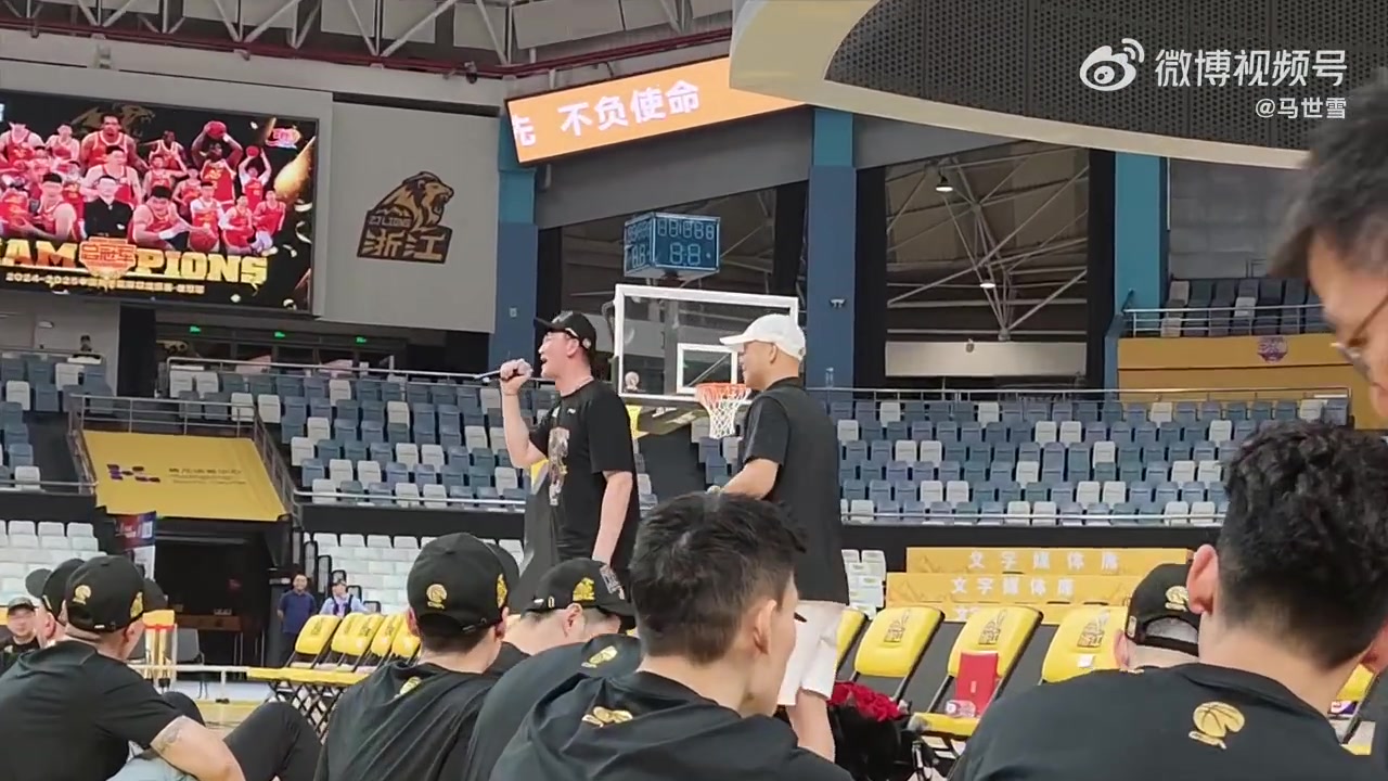 j9九游真人游戏第一平台🤣官方玩梗最为致命！王博：你们的来指导把总冠军奖杯带回来了