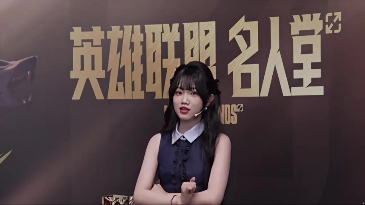 ag九游会亚洲真人第一品牌你说四大皆空,却紧闭双眼🤣赛后Uzi名人节目 所有嘉宾目不斜视 不敢看十月美腿